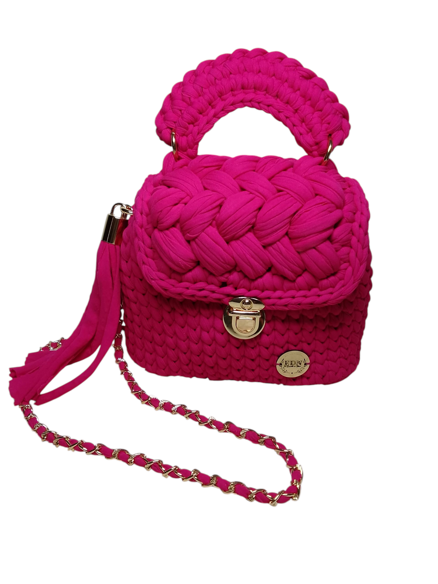 Bolso en trapillo pluma color fucsia. Bolso ligero tejido a mano.