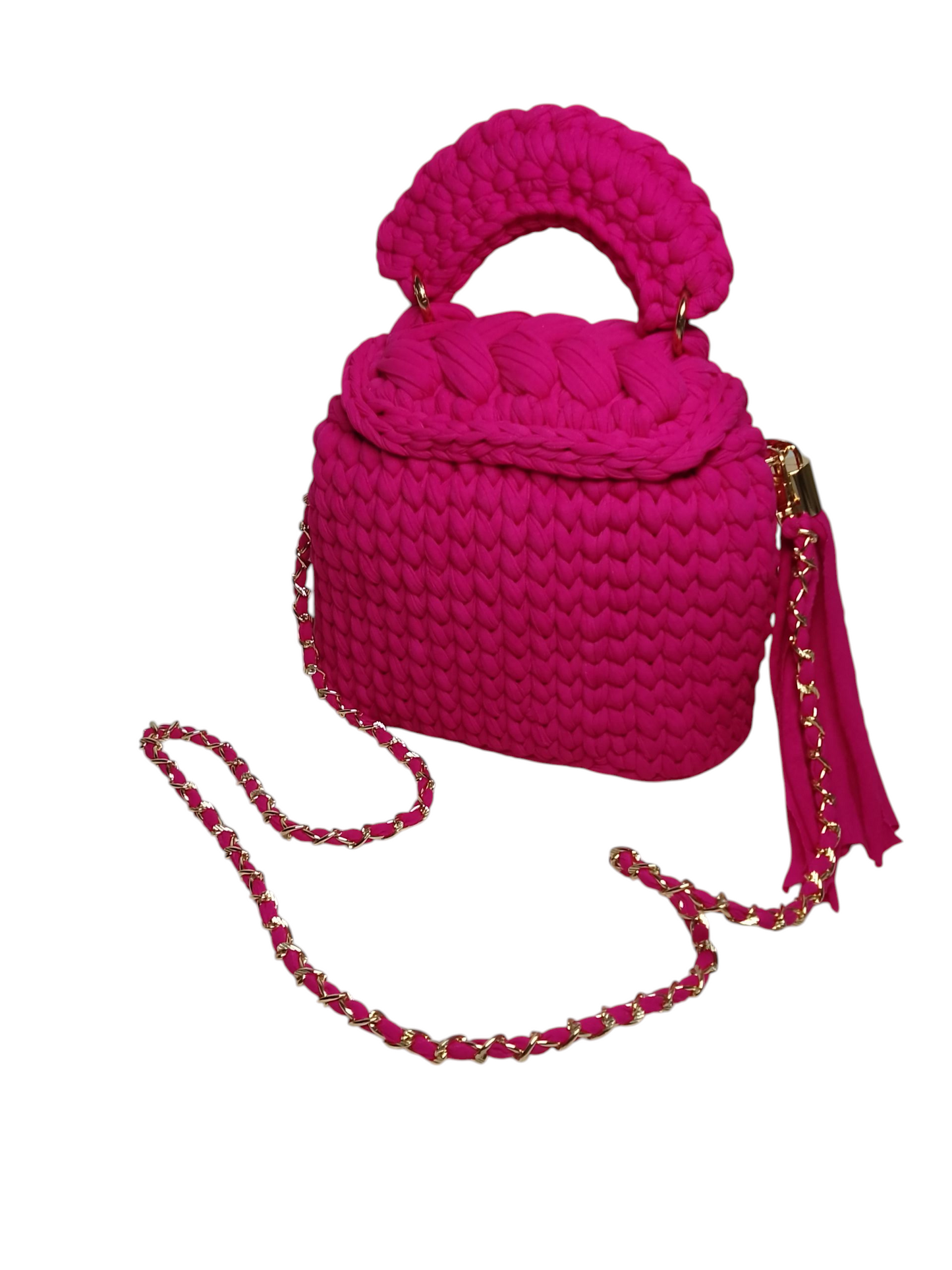 Bolso en trapillo pluma color fucsia. Bolso ligero tejido a mano.