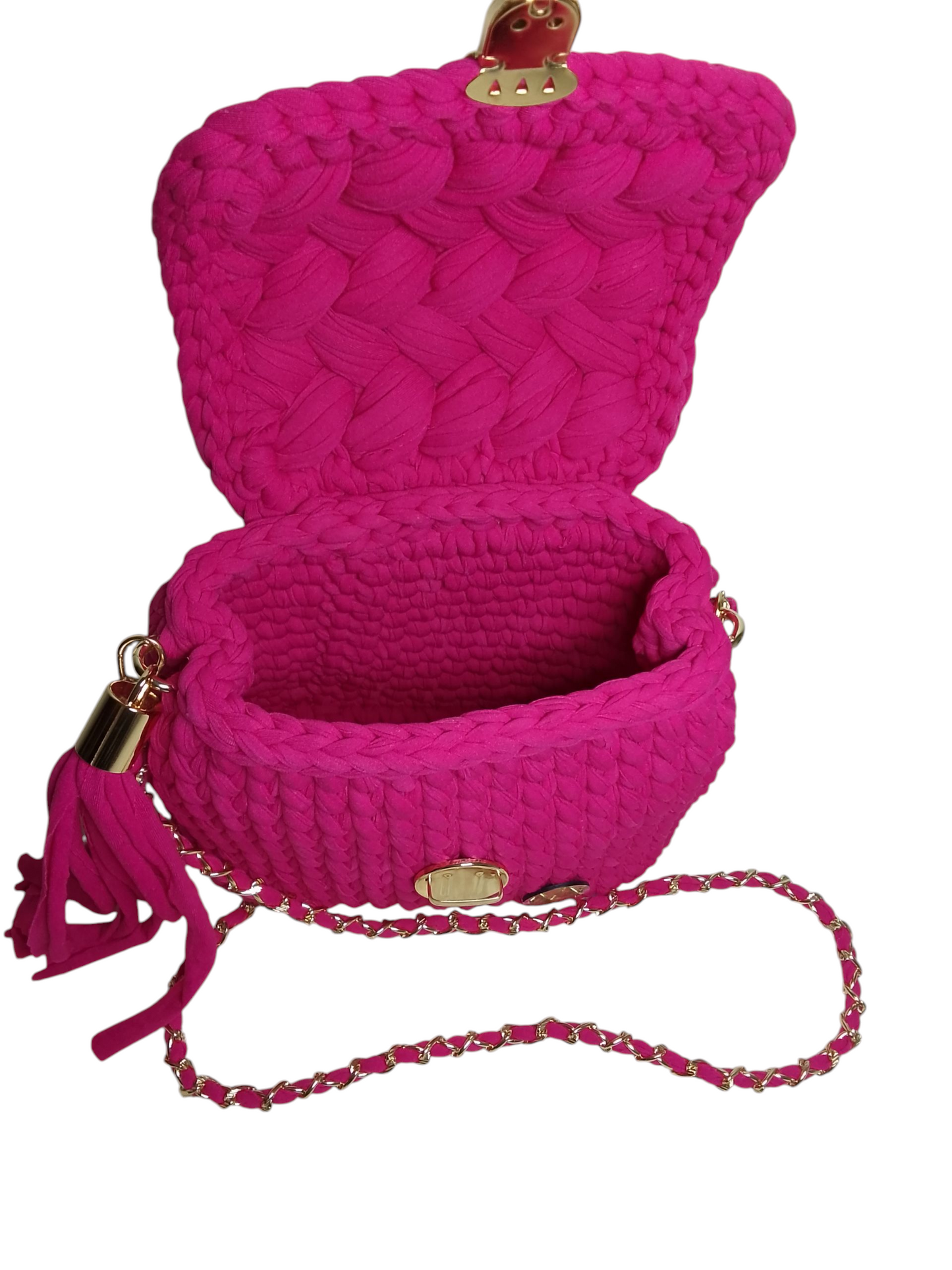 Bolso en trapillo pluma color fucsia. Bolso ligero tejido a mano.
