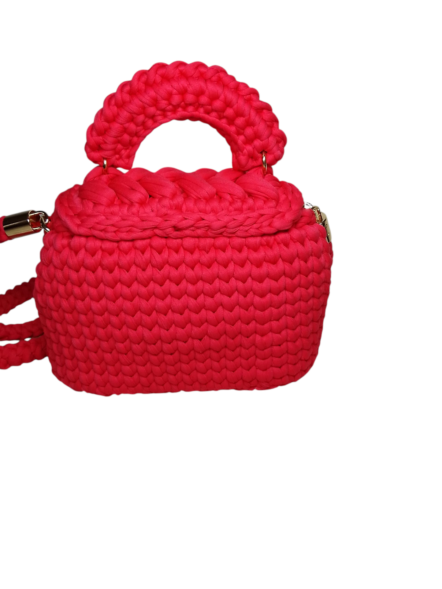 Bolso pequeño tejido con trapillo pluma. Bolso bandolera color sandía.