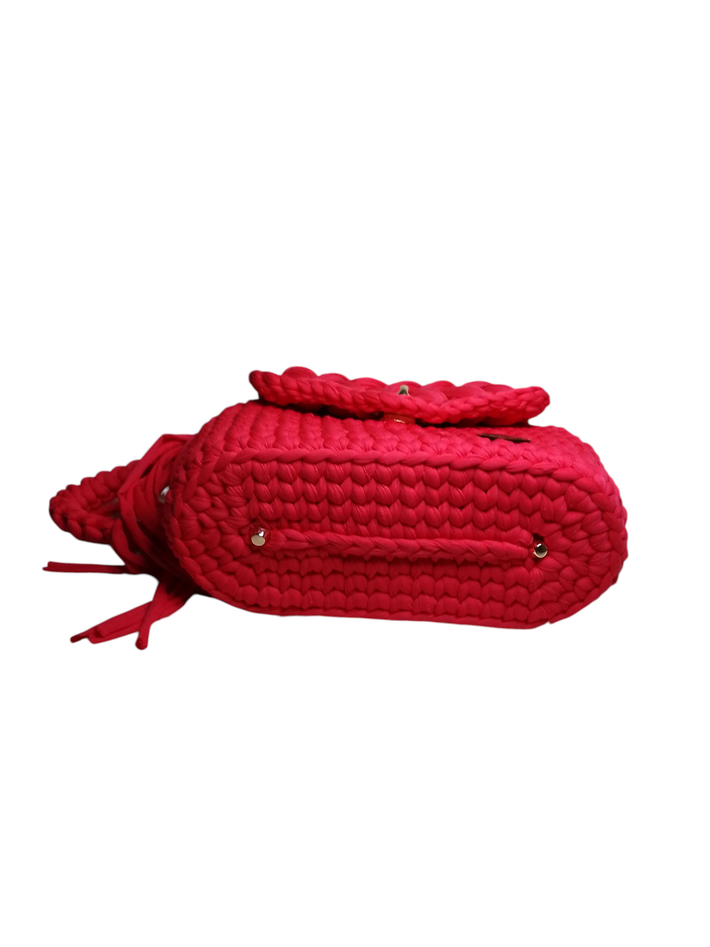 Bolso pequeño tejido con trapillo pluma. Bolso bandolera color sandía.
