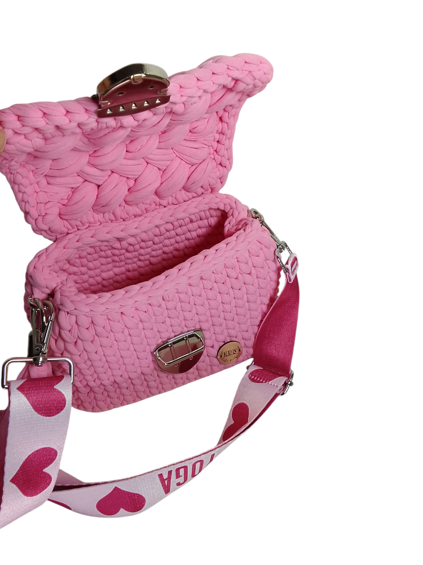 Bolso rosa en trapillo pluma. Bolso tejido rosa