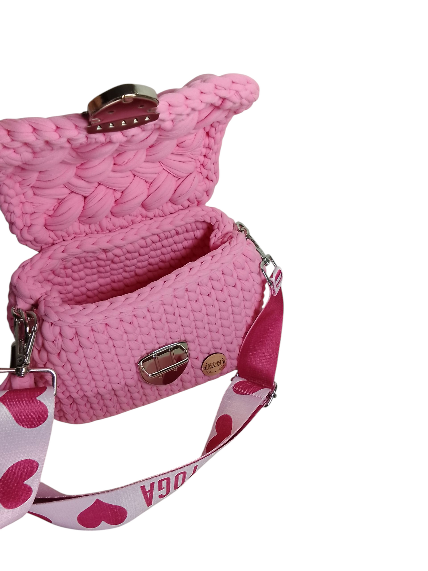 Bolso rosa en trapillo pluma. Bolso tejido rosa