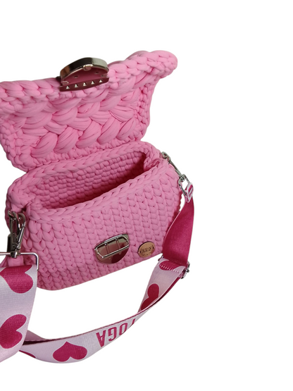 Bolso rosa en trapillo pluma. Bolso tejido rosa