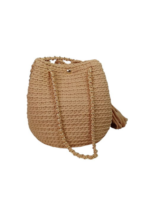 Bolso cubo beige.