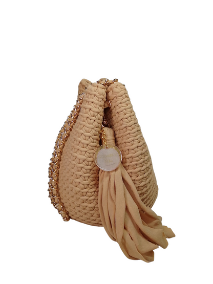 Bolso cubo beige.