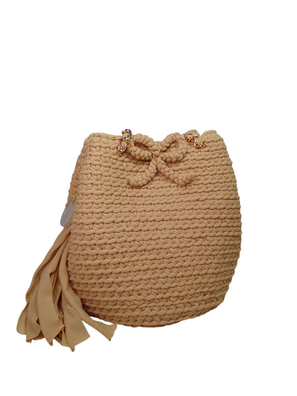 Bolso cubo beige.